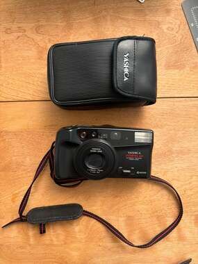 Vintage Yashica Zoomtec QD 35mm Point and Shoot Film Camera with Case